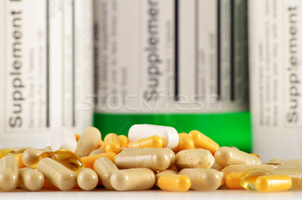 Táplálékkiegészítő kapszulák drog tabletták étel természet Stock fotó © monticelllo