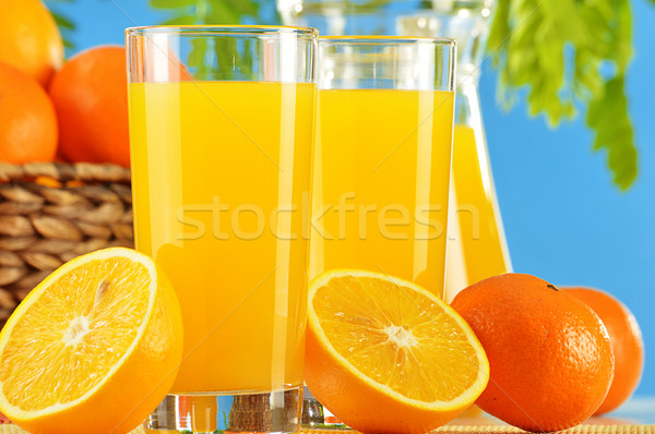 [[stock_photo]]: Deux · verres · jus · d'orange · fruits · arbre · couple