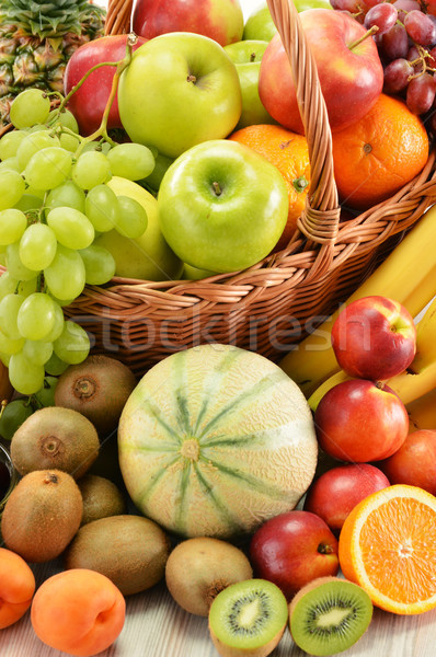 Frutti basket isolato bianco alimentare Foto d'archivio © monticelllo