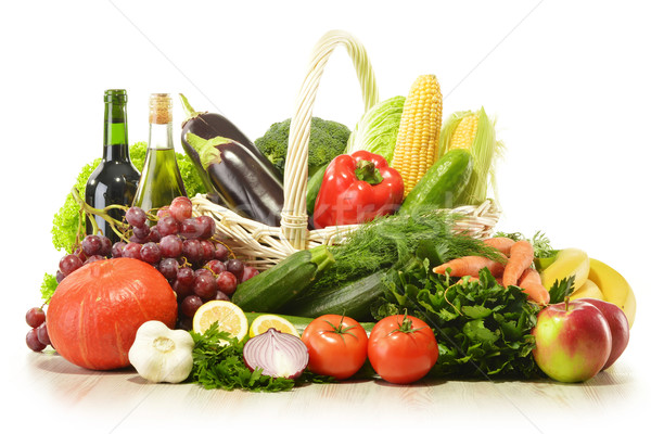 Gyümölcsök zöldségek fonott kosár izolált fehér Stock fotó © monticelllo
