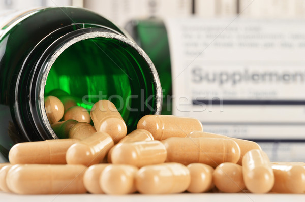 Capsule medicament pastile alimente natură Imagine de stoc © monticelllo