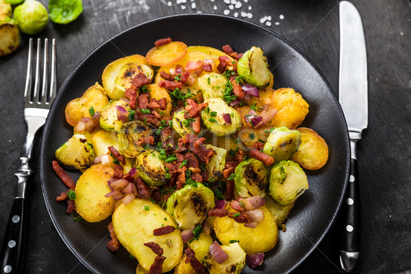 Foto d'archivio: Patate · Bruxelles · pancetta · piatto · carne