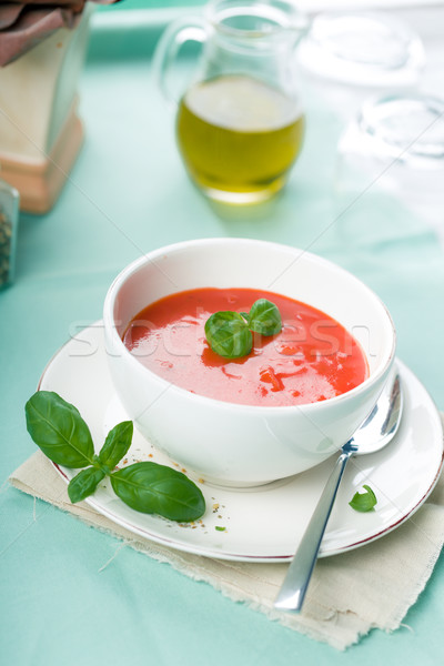 Zupa pomidorowa świeże bazylia serwowane przyprawy pomidorów Zdjęcia stock © Moradoheath