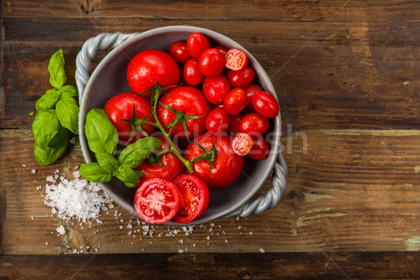 Zdjęcia stock: świeże · pomidory · puchar · bazylia · soli · studio