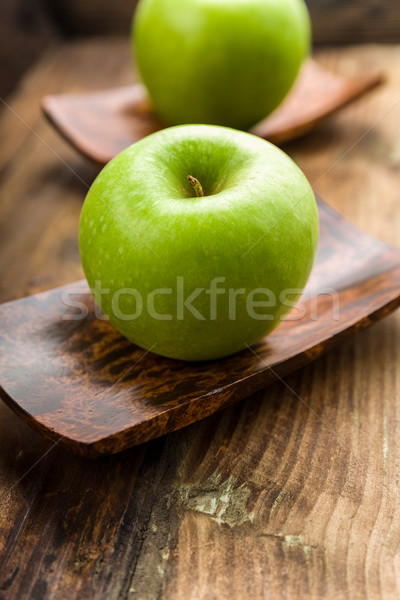 Bunicuta măr fruct fundal alb proaspăt Imagine de stoc © Moradoheath