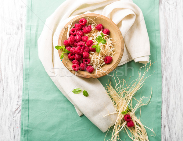 山莓 碗 新鮮 薄荷 食品 光 商業照片 © Moradoheath