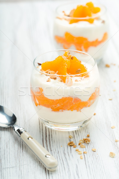 Foto stock: Yogurt · naranjas · granola · frutas · vidrio