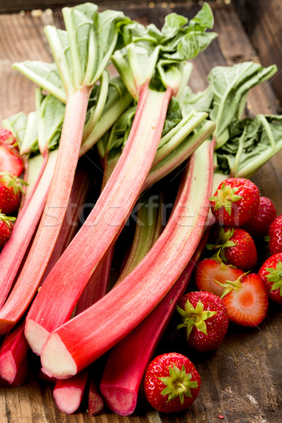 Rhubarbe fraises fraîches bois métro fruits [[stock_photo]] © Moradoheath