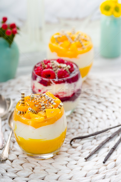 Mangó málna desszertek desszert vanília gyümölcs Stock fotó © Moradoheath