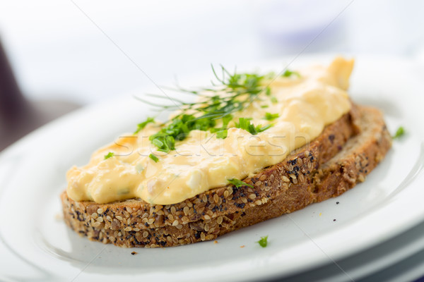 Uovo insalata fresche erba cipollina pancetta pane di frumento Foto d'archivio © Moradoheath