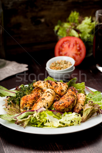 Csirkemell saláta friss paradicsom eszik barbecue Stock fotó © Moradoheath