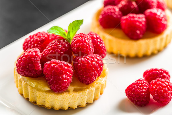 малиной десерта свежие мята фрукты шоколадом Сток-фото © Moradoheath