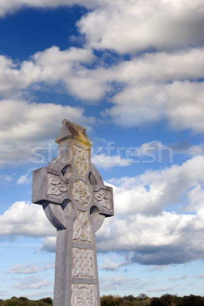 [[stock_photo]]: Nuageux · ciel · Celtic · croix · vieux · irlandais