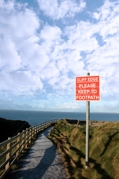 滑 懸崖 邊緣 走 警告標誌 危險 商業照片 © morrbyte