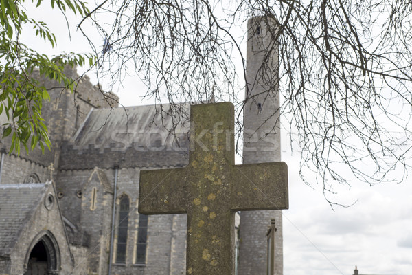 Kruis oude kerkhof gras muur groene Stockfoto © morrbyte