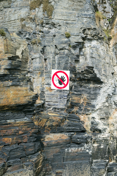 懸崖 面對 危險 警告標誌 手 商業照片 © morrbyte