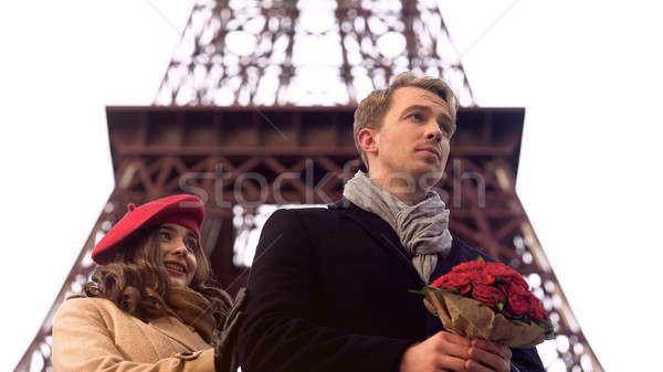 Mujer mirando amado hombre ramo vergüenza Foto stock © motortion