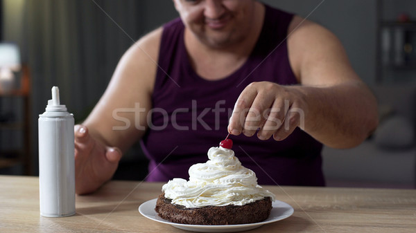Fett männlich Kirsche top süß Kuchen Stock foto © motortion