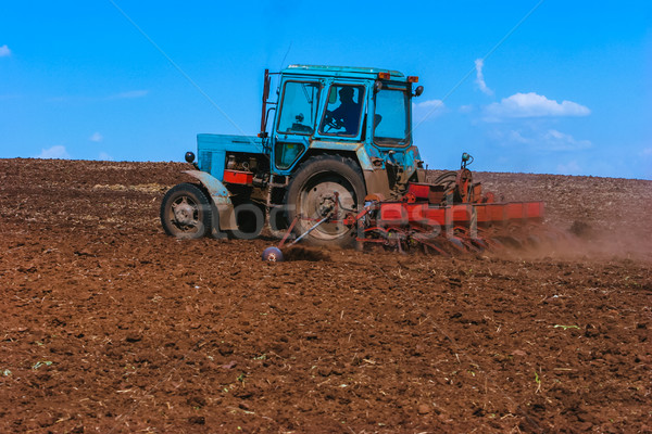 трактора области весны русский сельского хозяйства небе Сток-фото © motttive