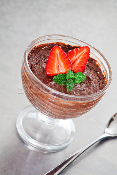 шоколадом десерта чаши Шоколадный мусс клубники Сток-фото © mpessaris