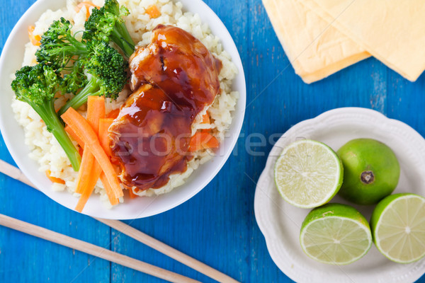 Castron pui legume tailandez masă verde Imagine de stoc © mpessaris