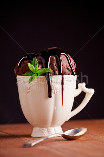 Gustos îngheţată ceaşcă ciocolată alimente Imagine de stoc © mpessaris