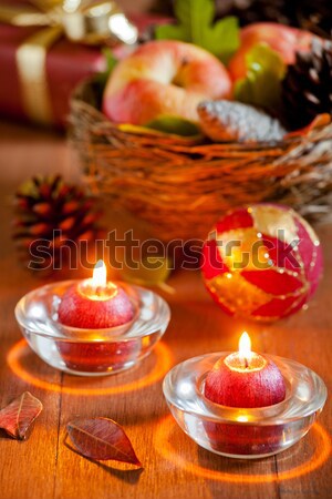 Lumânări mic roşu masa de lemn portocaliu Imagine de stoc © mpessaris