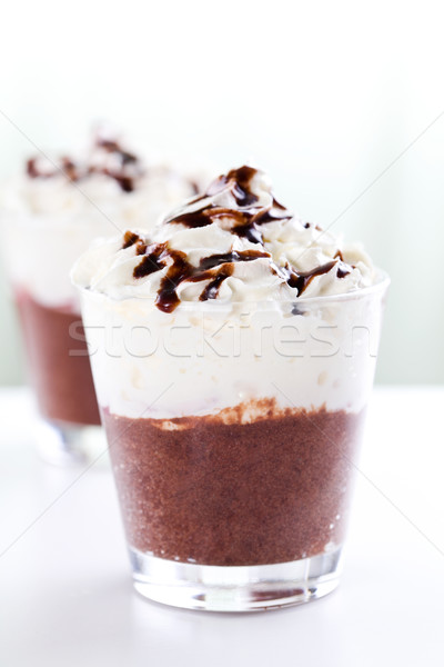 Fotografie sticlă mousse de ciocolata frisca ciocolată Imagine de stoc © mpessaris