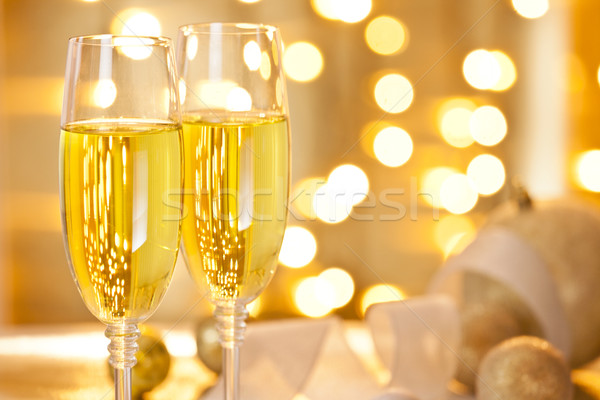 Doua ochelari şampanie set Crăciun tabel Imagine de stoc © mpessaris