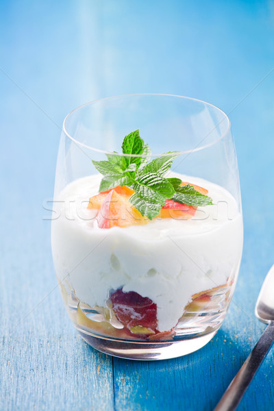 Frutas frescas iogurte vidro peças Foto stock © mpessaris