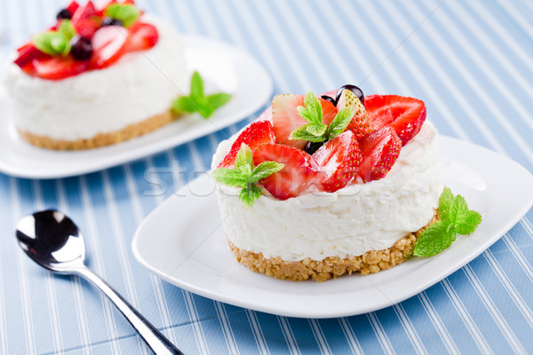 Cheesecake de morango caseiro bolo de queijo verde vermelho Foto stock © mpessaris