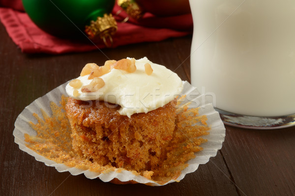 Weihnachten Karottenkuchen Cupcake Glas Milch Tabelle Stock foto © MSPhotographic