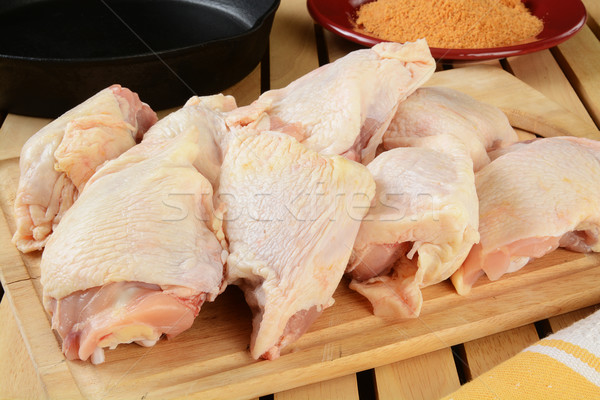 Surowy kurczaka sztuk deska do krojenia żeliwo Zdjęcia stock © MSPhotographic