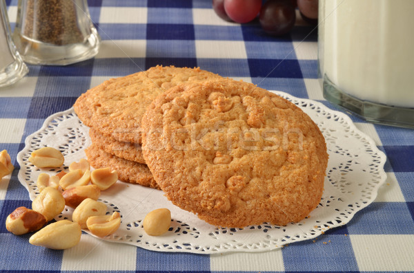 Pindakaas cookies chips melk voedsel glas Stockfoto © MSPhotographic