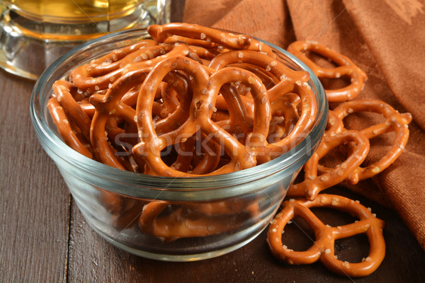 Stock foto: Brezeln · Schüssel · Bier · Glas