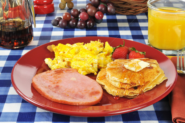 Ham eieren ei ontbijt pannenkoeken picknicktafel Stockfoto © MSPhotographic