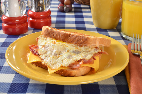 Stok fotoğraf: Domuz · pastırması · yumurta · sandviç · peynir · portakal · suyu · kahve