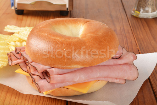 Sonka sajt szendvics bagel pirított burgonyaszirom Stock fotó © MSPhotographic
