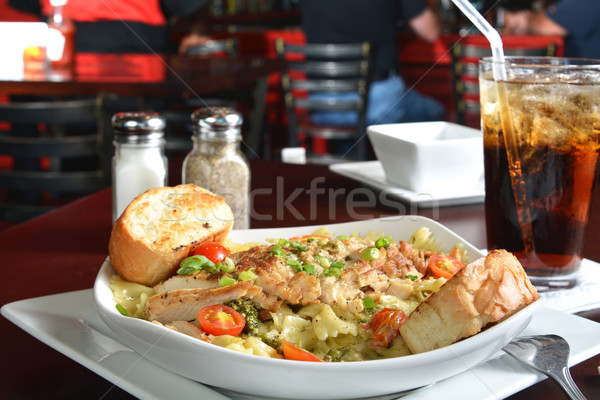 Cajun kip pasta gegrilde kip borst tomaten Stockfoto © MSPhotographic