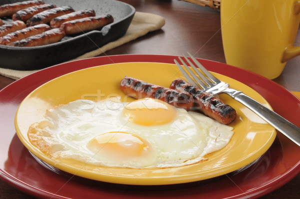 Salchicha huevos primer plano frito hierro fundido parrilla Foto stock © MSPhotographic