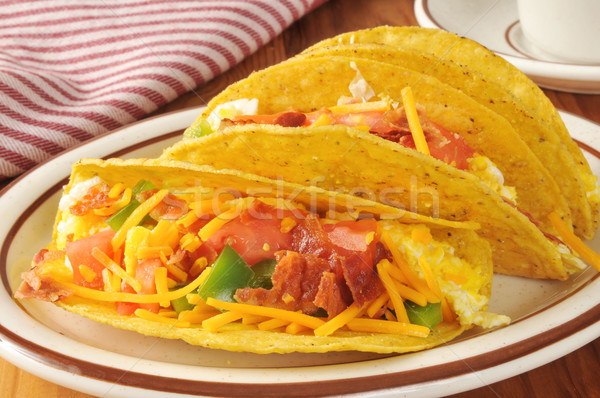 Reggeli taco szalonna rántotta zöld paprikák Stock fotó © MSPhotographic
