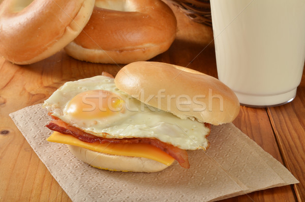 ストックフォト: ベーコン · 卵 · サンドイッチ · チーズ · ベーグル · ガラス
