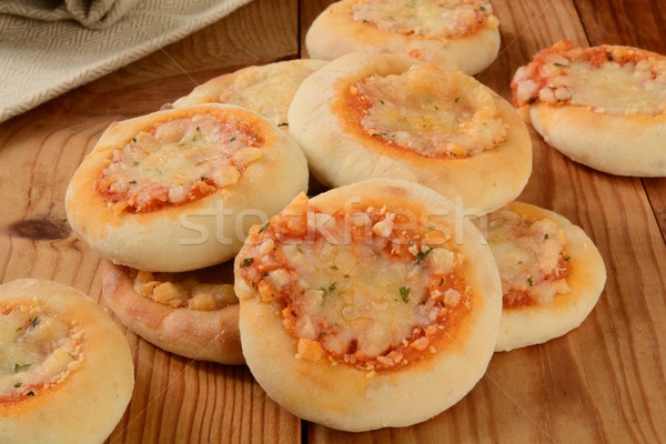 Mini fromages rustique table en bois [[stock_photo]] © MSPhotographic