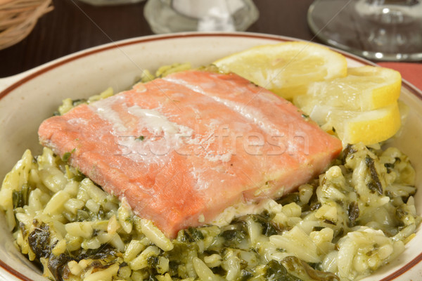 Foto d'archivio: Salmone · filetto · selvatico · pasta · spinaci · zucchine