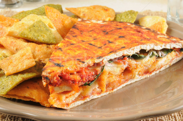 ızgara tavuk panini baharatlı sebze tortilla cips Stok fotoğraf © MSPhotographic