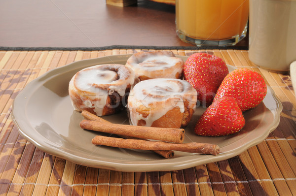 Zimt Rollen Erdbeeren Apfelsaft Frühstück Tasse Stock foto © MSPhotographic