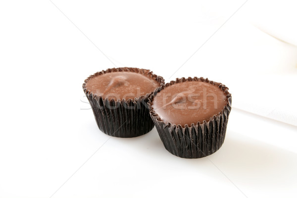 Unt de arahide cupe ciocolată acoperit alimente Imagine de stoc © MSPhotographic