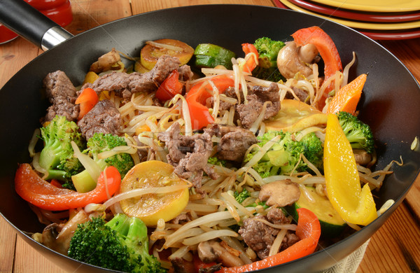 Gezonde rundvlees groenten wok voedsel Stockfoto © MSPhotographic