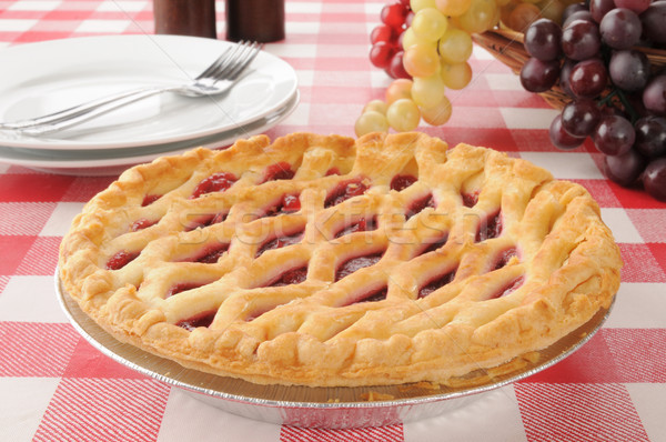 Cherry pie picknicktafel vruchten dessert taart zoete Stockfoto © MSPhotographic