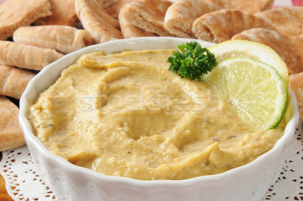 面包    盘    新鲜    豆 /   bowl of hummus with pita bread